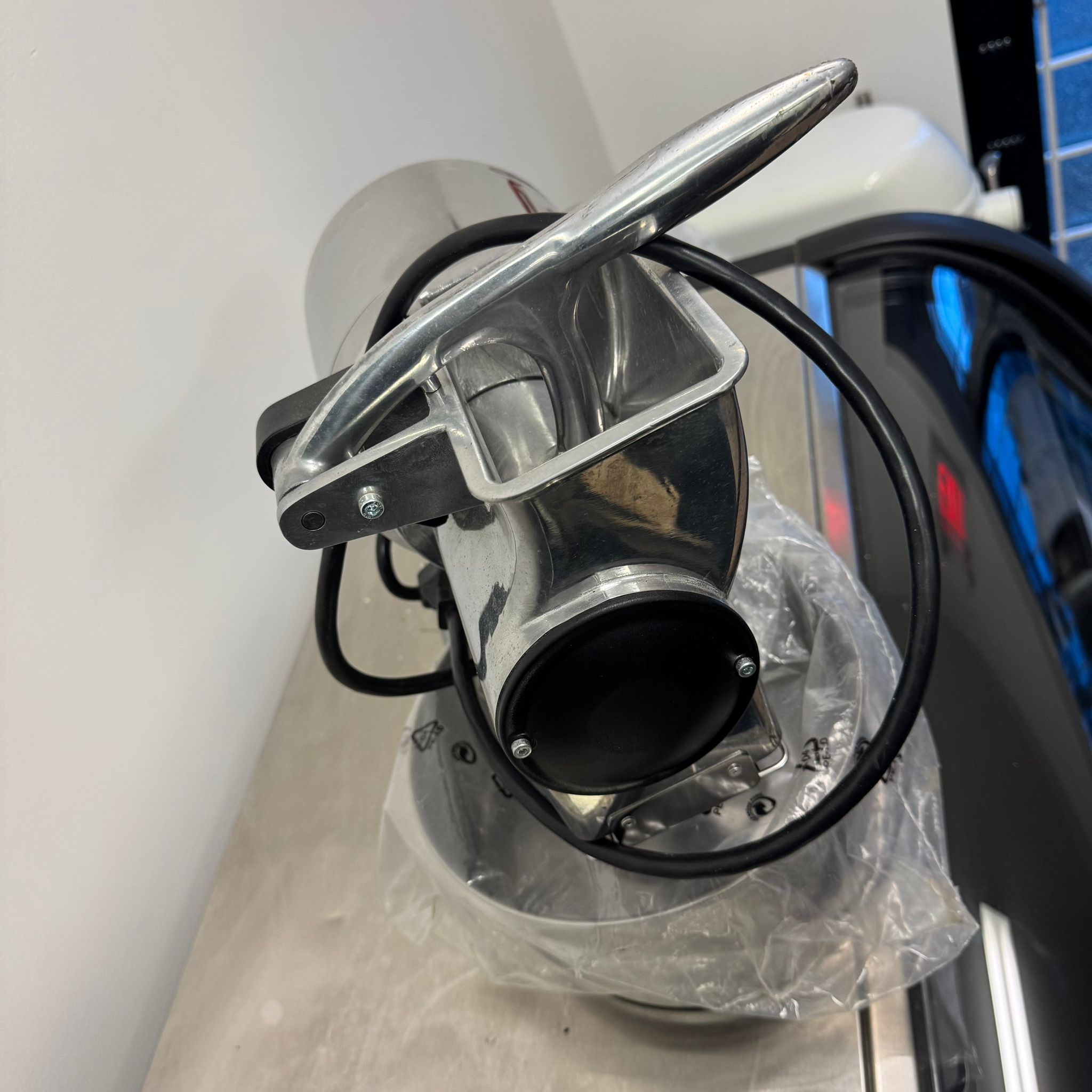 Omcan GR-IT-0746-M Electric Cheese Grater - Image 2