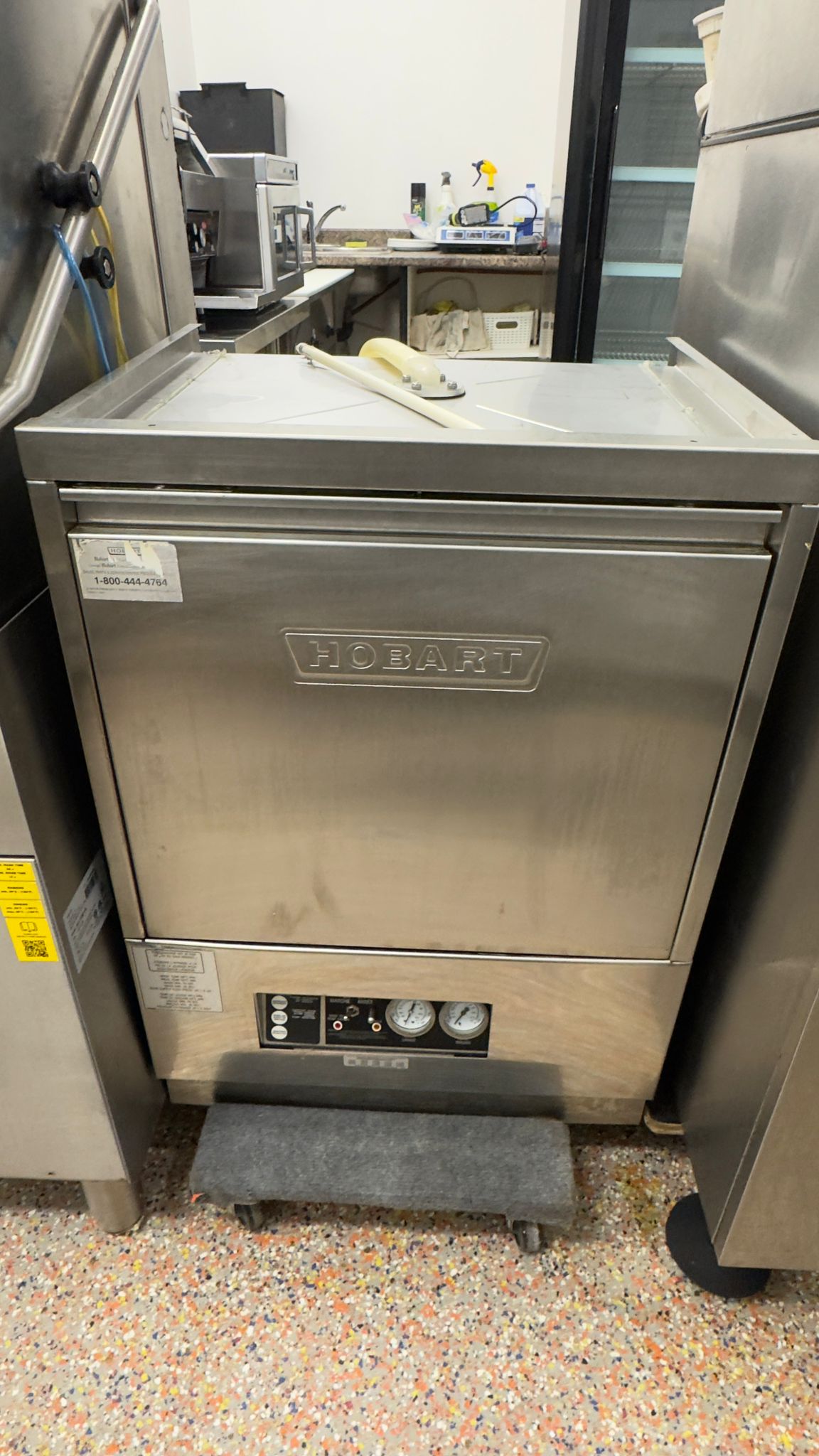 Hobart SR24H – High-Temperature Undercounter Dishwasher